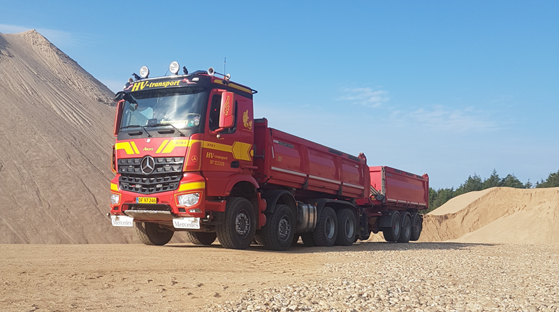 HV-transport lastbil i Aulum sand- og grusgrav