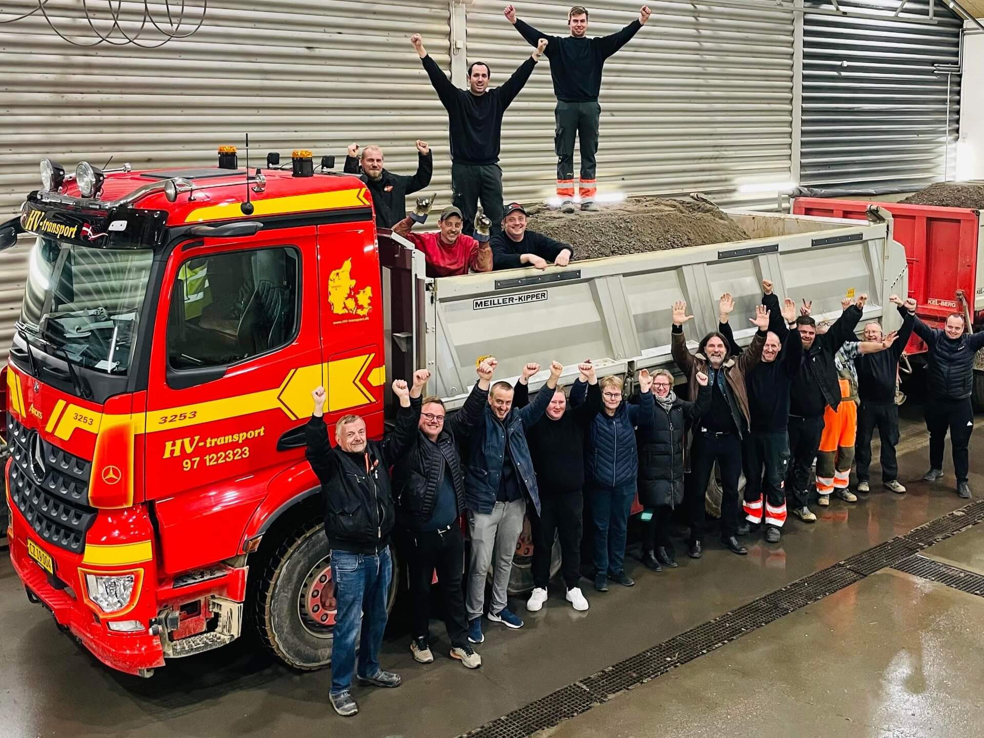 Folkene bag HV-transport samlet.